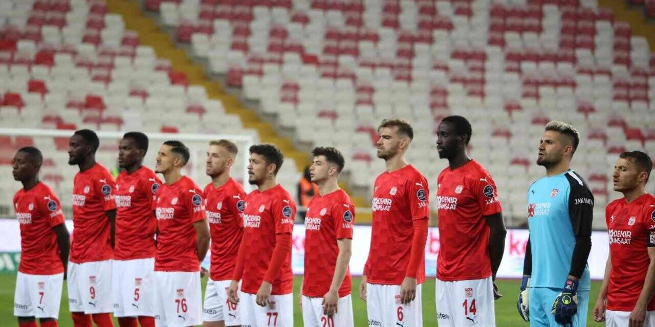 Sivasspor’da 2 futbolcu ceza sınırında