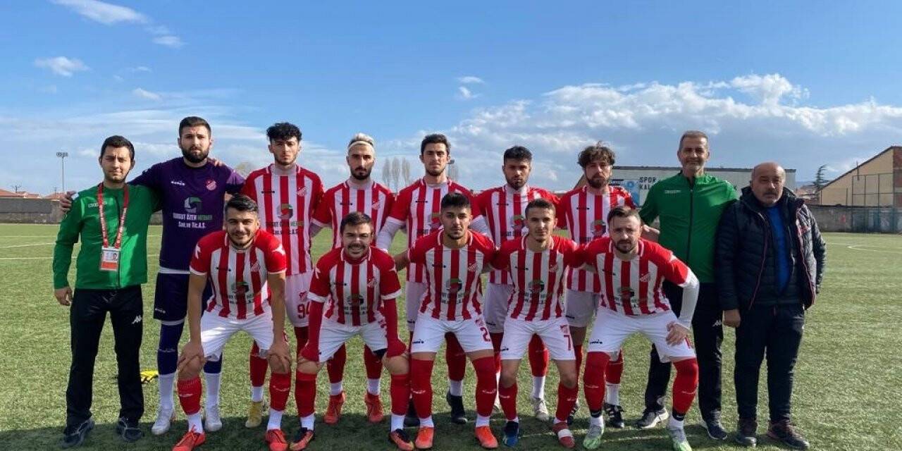 Bilecikspor, Karaköyspor deplasmanında rahat kazandı