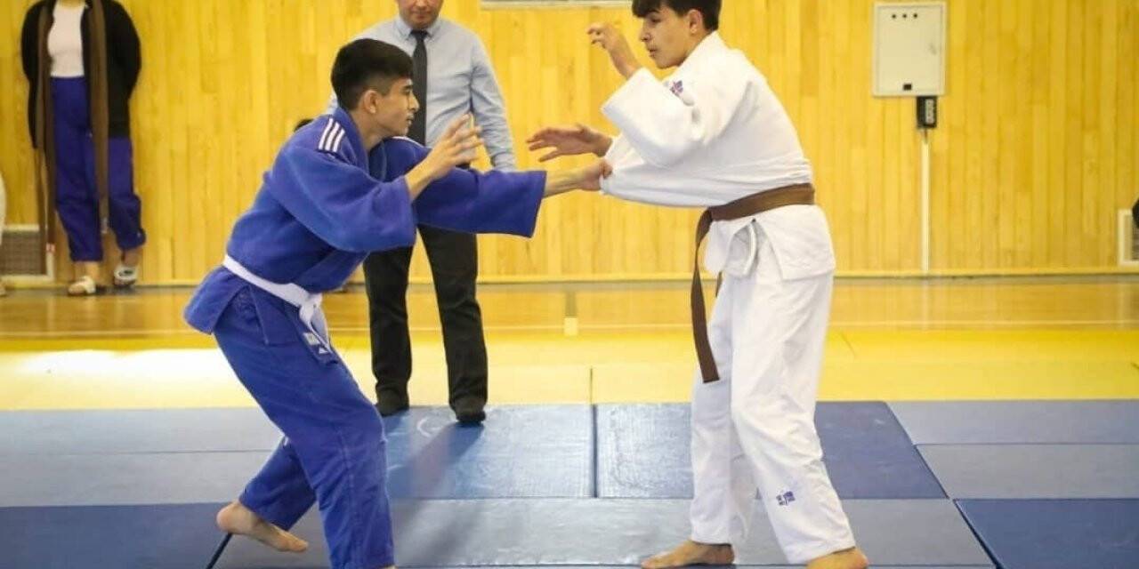 Sporcular madalya ile ödüllendirildi