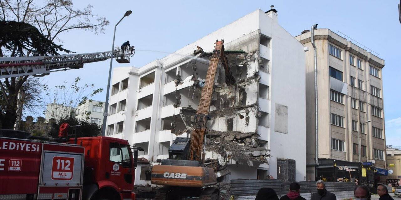48 yıllık Sinop Belediyesi binası yıkılıyor