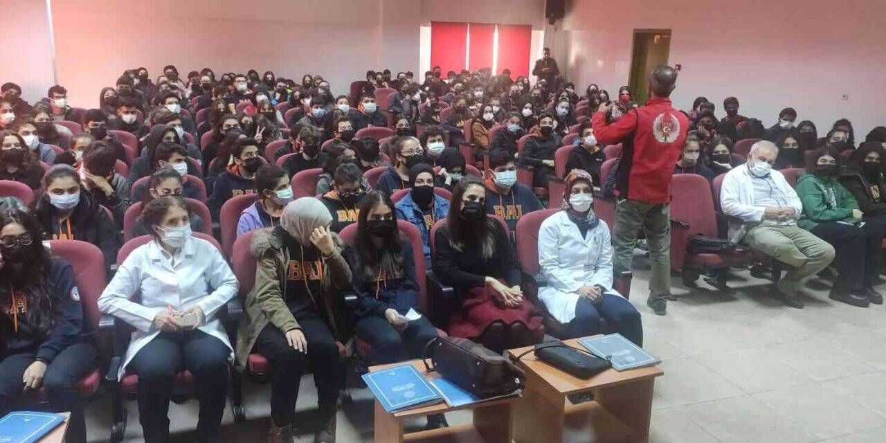 Gençlere polis tarafından eğitim