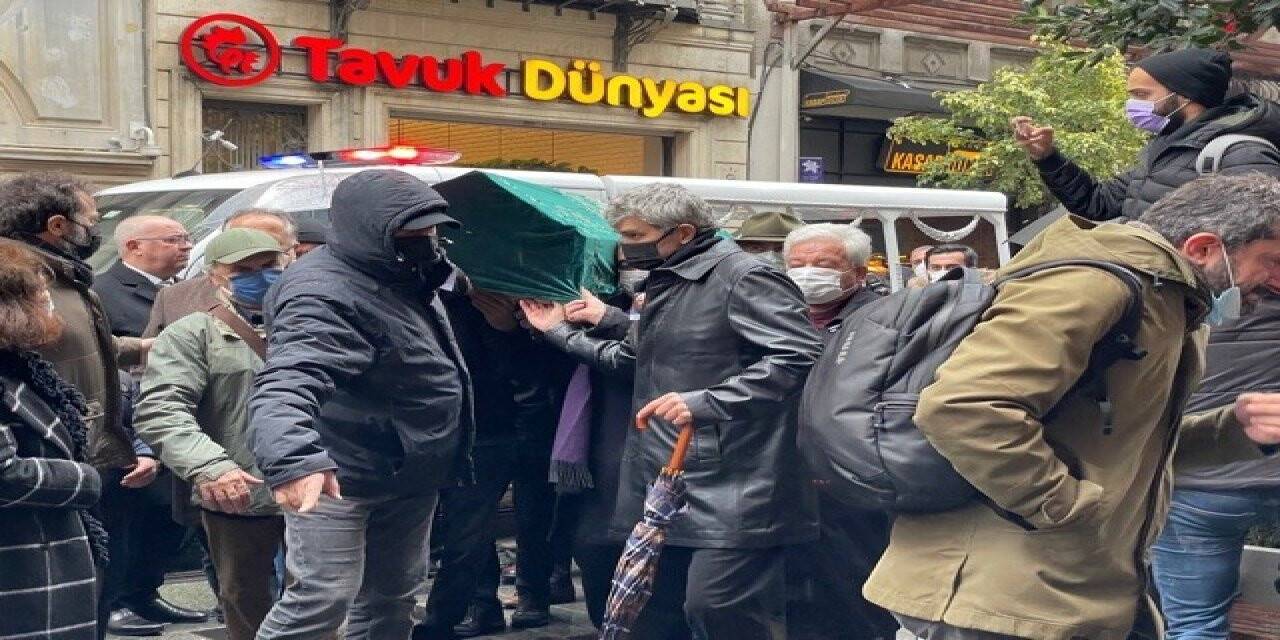 Eski Bora Başkanı Yücel Sayman için İstanbul Barosu önünde tören