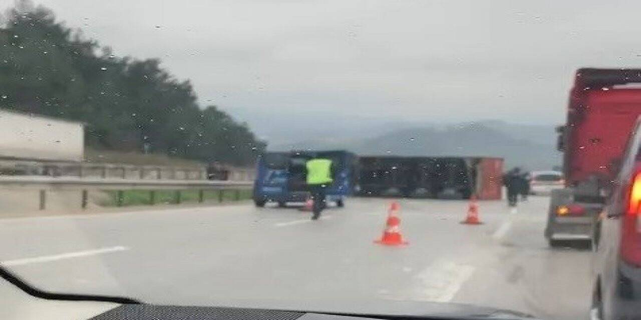 Bursa’ya yağmur yağdı, kazalar art arda geldi