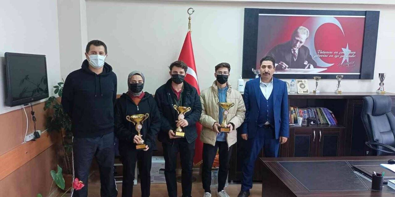 Okul sporlarında İhsaniye Anadolu Lisesi’nin büyük başarısı