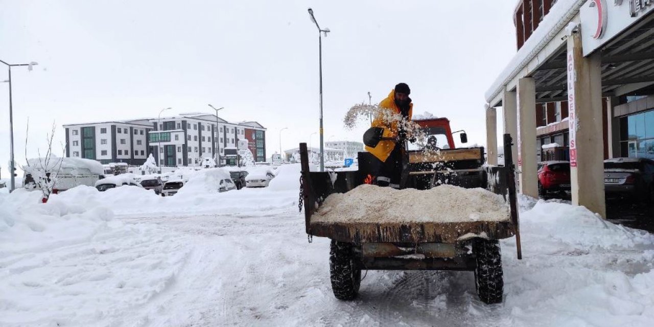 Seydişehir'de kar temizleme çalışmaları devam ediyor