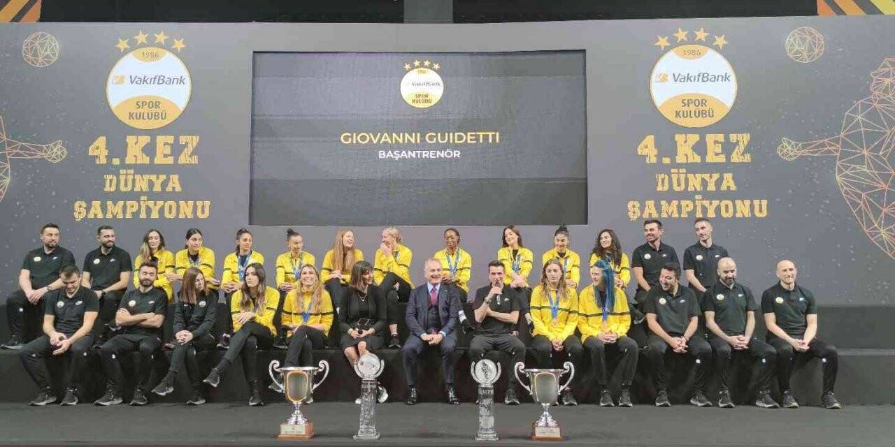 4. kez Dünya Şampiyonu olan VakıfBank, medyayla buluştu