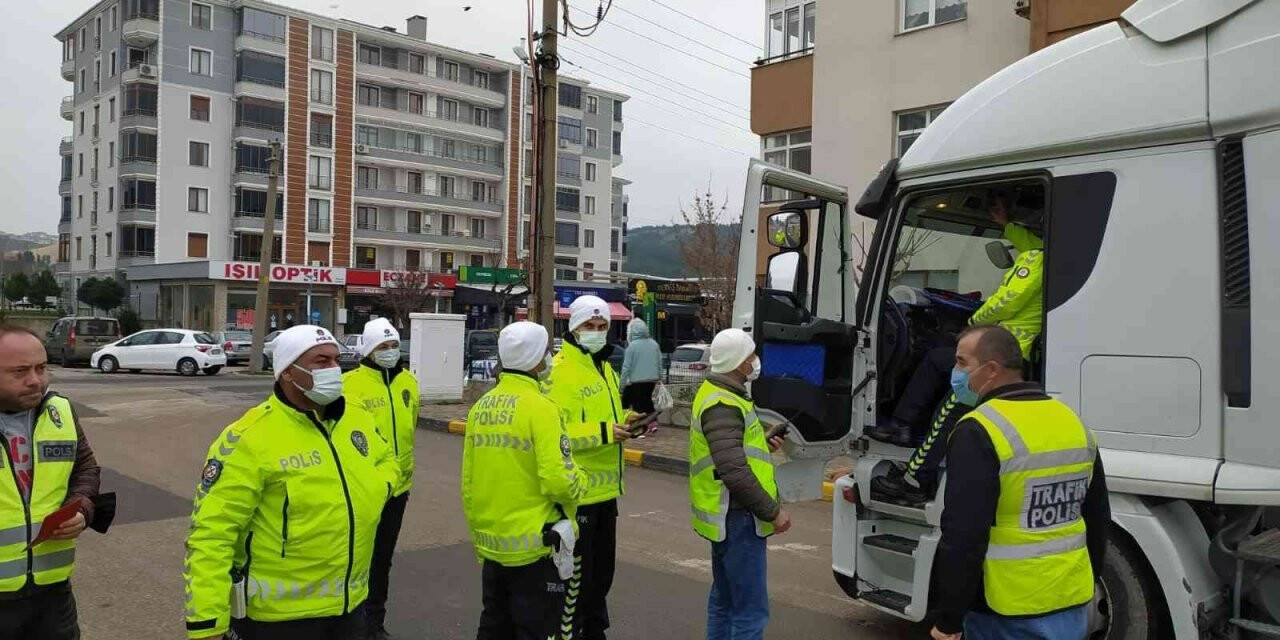 Polis geliştirme eğitimlerinde uygulamalı takograf kontrolü yaptı