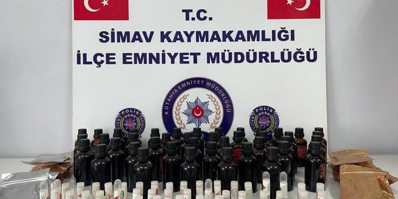 Kütahya’da 96 parça alkol yapımında kullanılan kit ele geçirildi