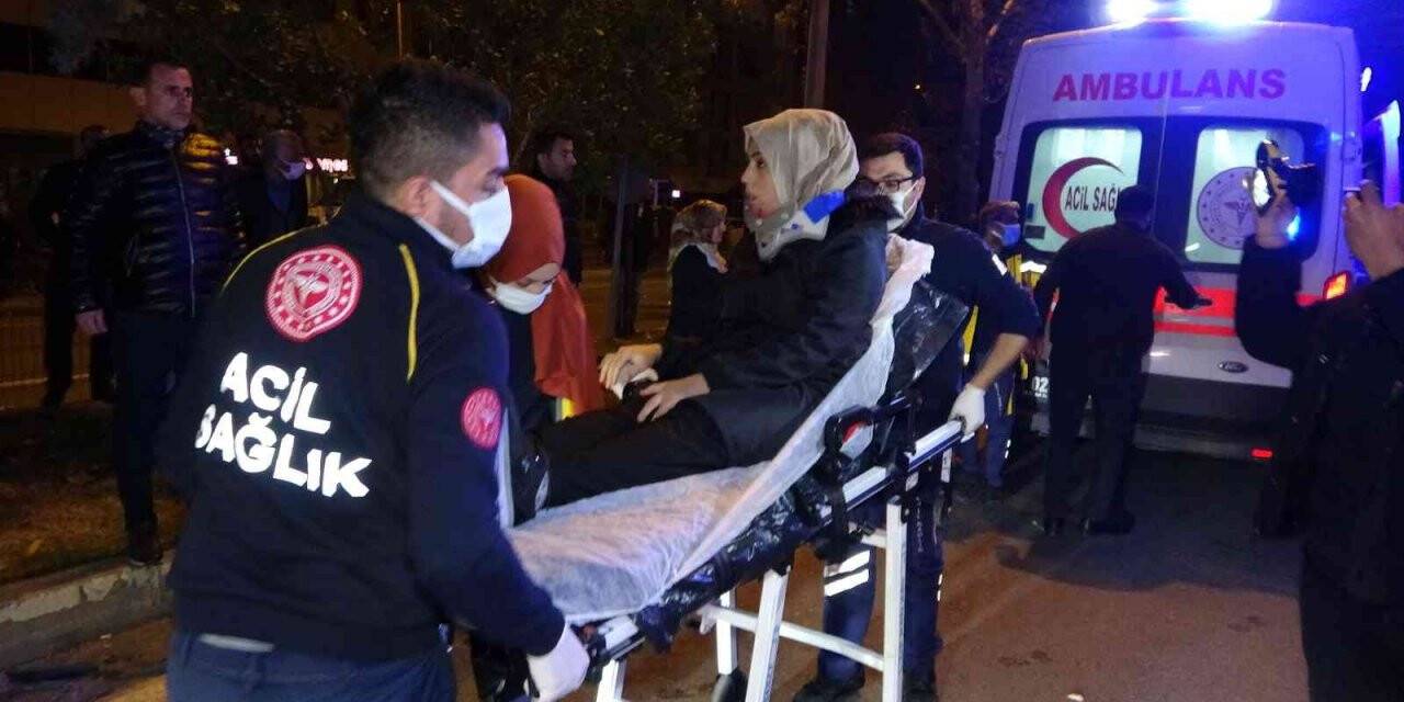 Otomobil ile yolcu otobüsü çarpıştı: 3 yaralı