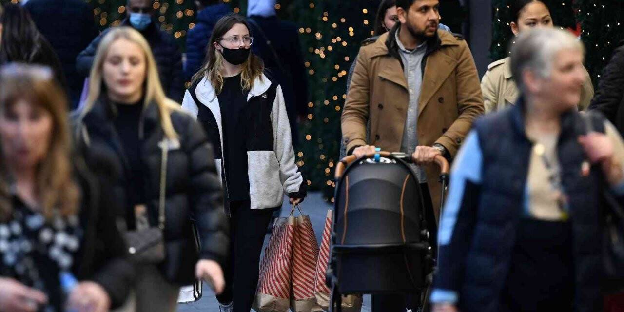 İngiltere’de salgının başından bu yan en yüksek günlük vaka sayısı