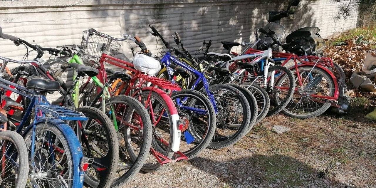 Polis ekipleri çalıntı bisikletleri hurdacıda bulundu