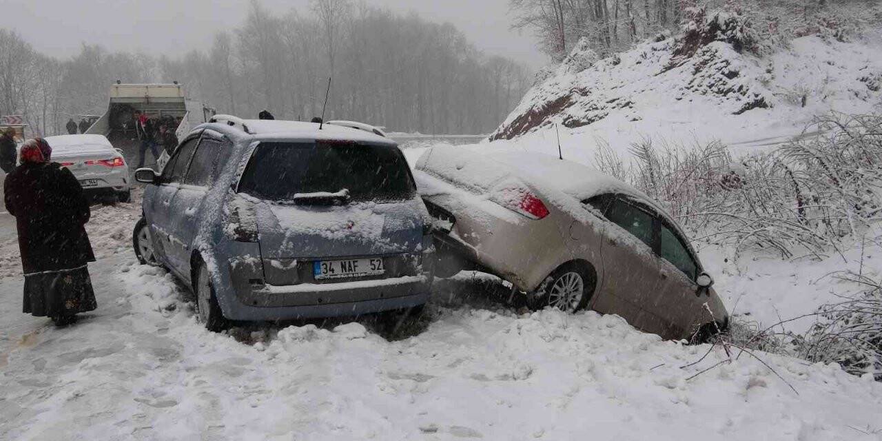 Uludağ yolu çarpışan otolara döndü