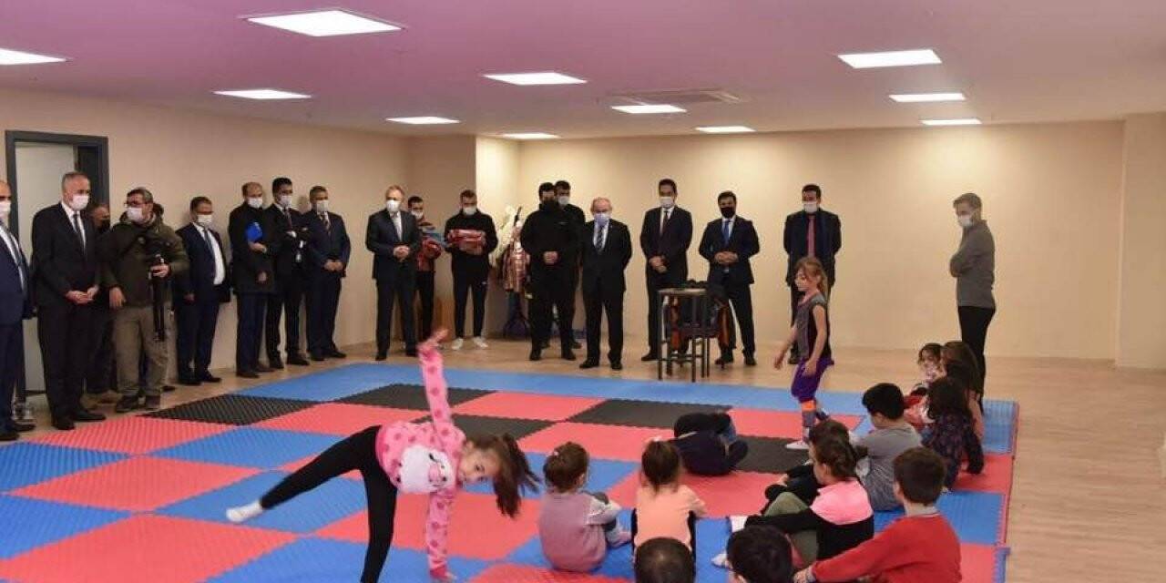 Vali Karadeniz: "Değerli zamanlar projesi öğrencilere katkı sağlayacak"