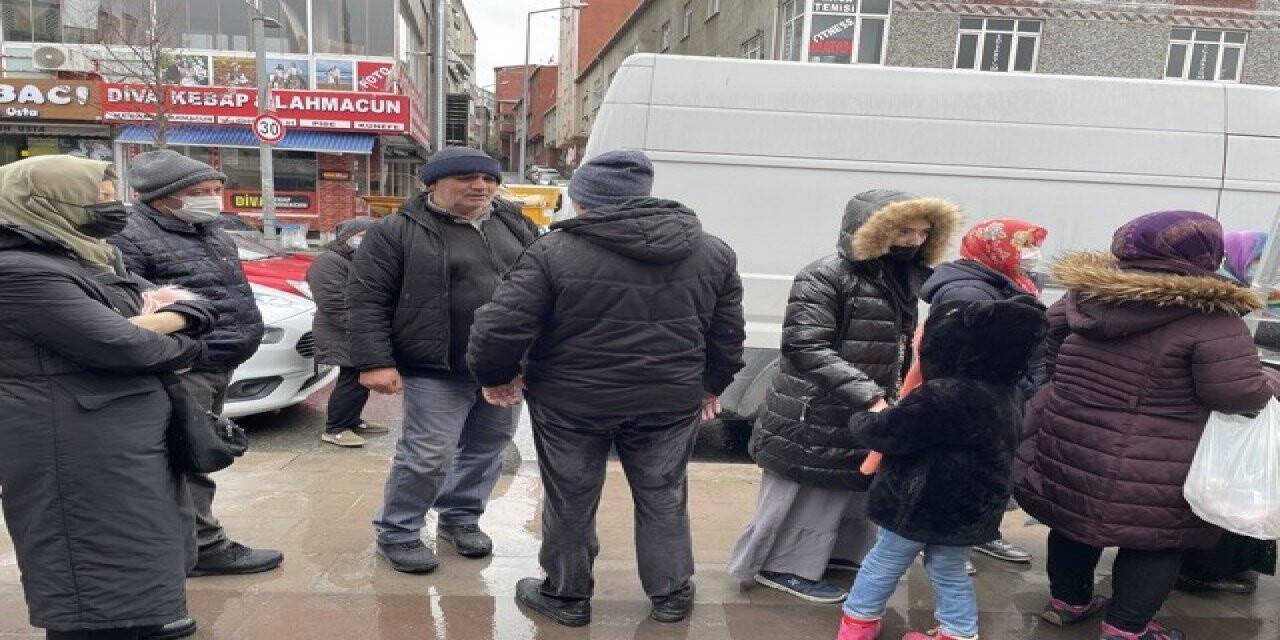 Küçükçekmece’de ihtiyaç sahibi ailelere 2 ton balık dağıtıldı