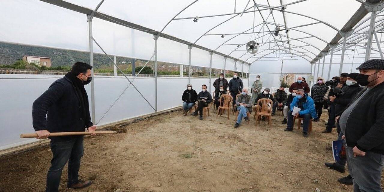 Selçuk Belediyesi’nden üreticilere toprak analizi desteği