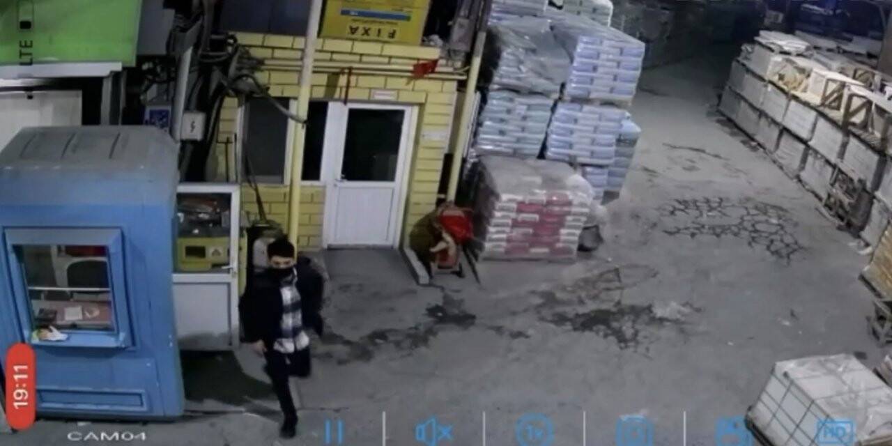 İstanbul’da güpegündüz oto hırsızlığı: Babası haberlerde gördüğü oğlunu yakalattı