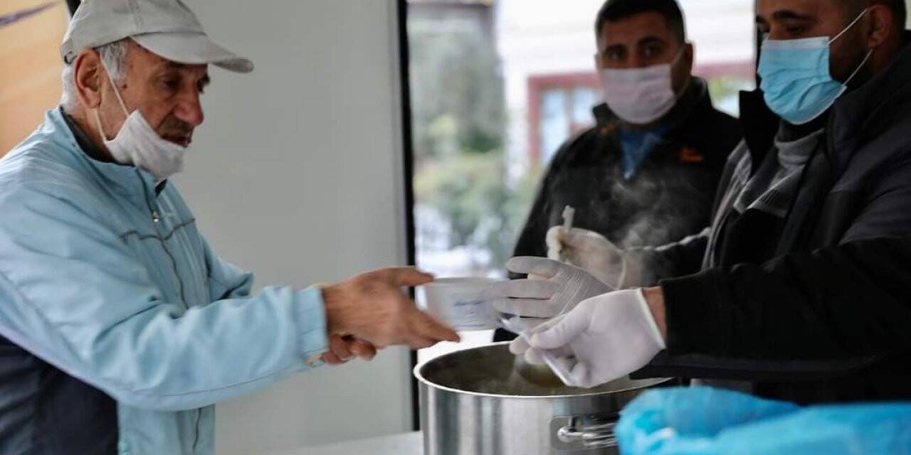 Didim Belediyesi’nden vatandaşlara sıcak çorba ikramı