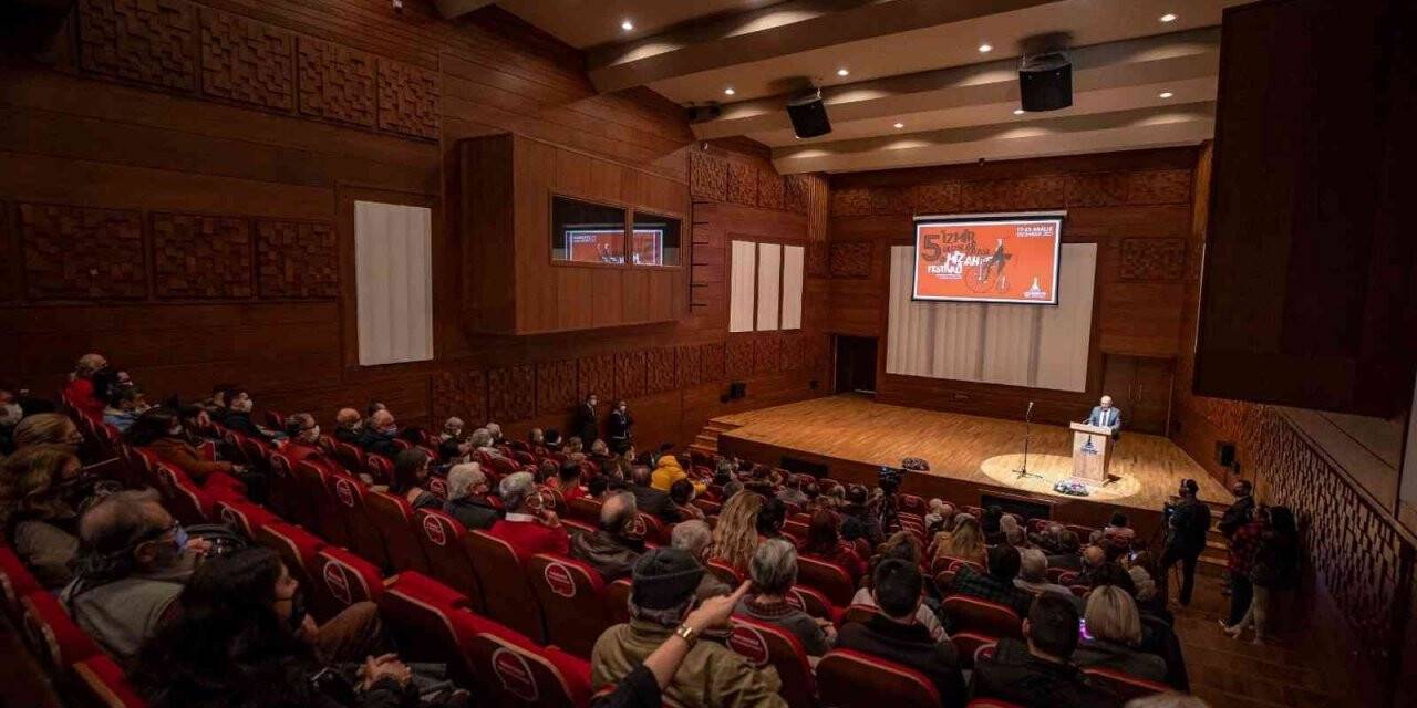 İzmir Uluslararası Mizah Festivali başladı