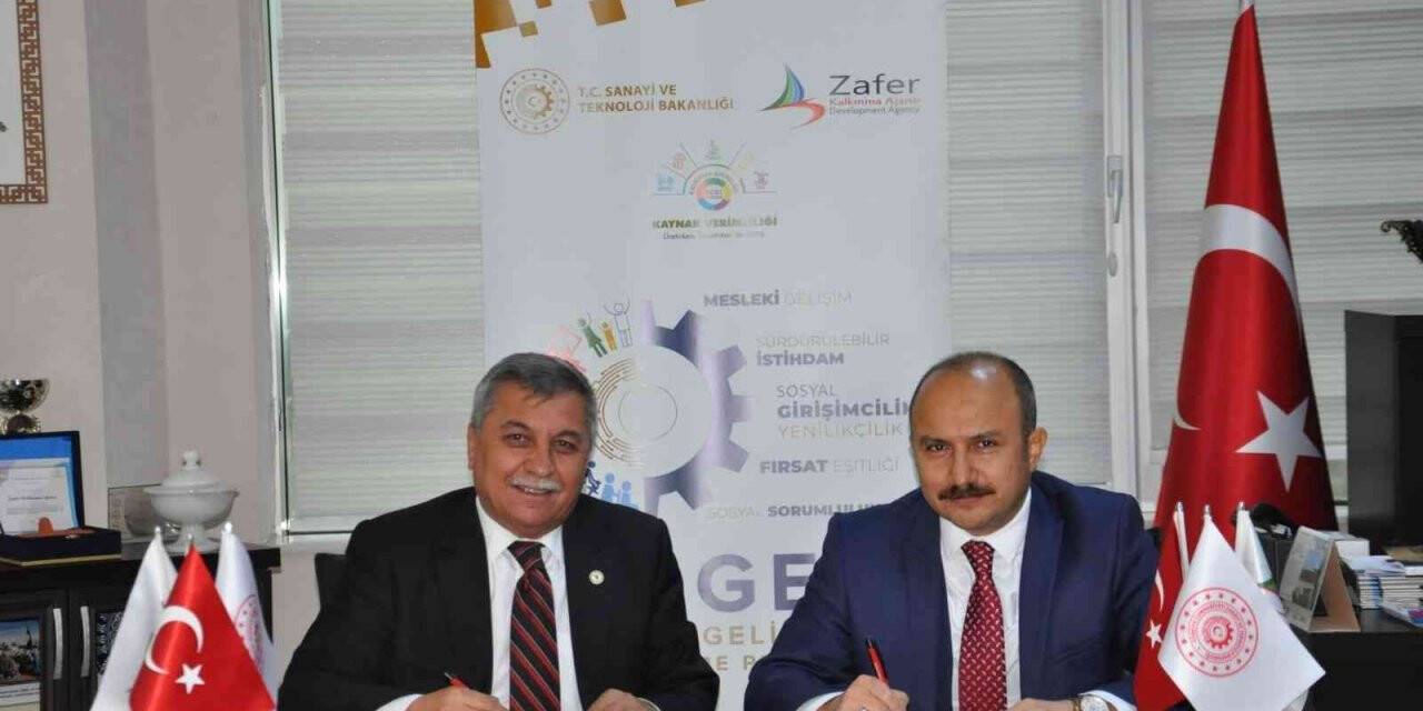 Altıntaş’a yapılacak Kültür Evi proje sözleşmesi imzalandı