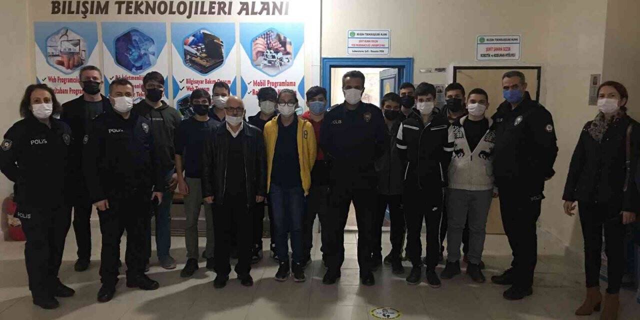 Şehitlerin isimleri sınıflara verildi