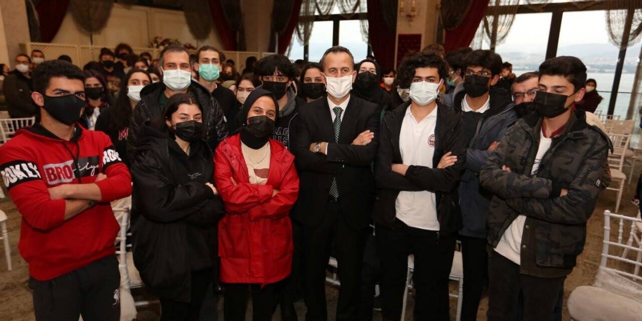 Görgün, Derince’de Gençlerle Buluştu