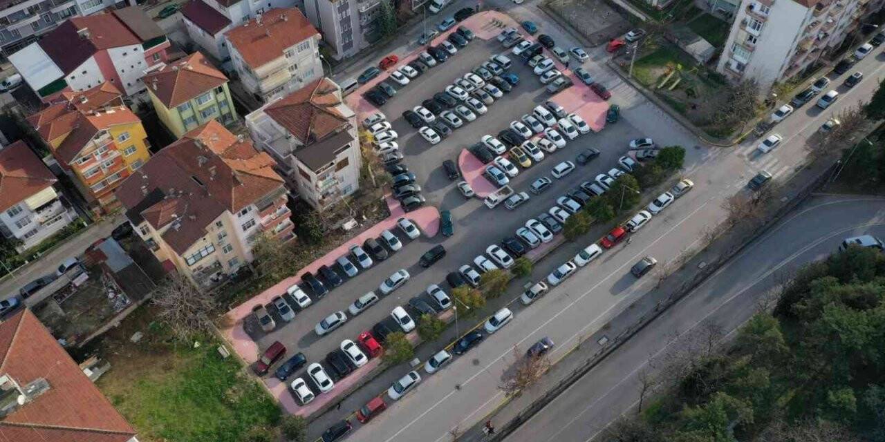 Gölcük’te 84 araçlık otopark trafiği rahatlattı
