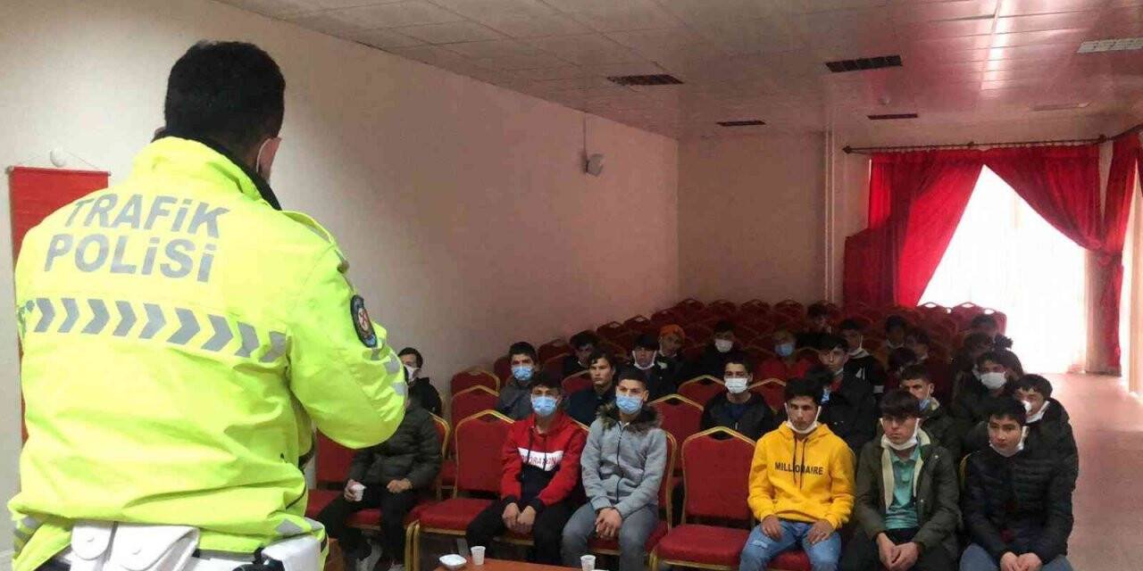 Van polisinden öğrencilere trafik eğitimi