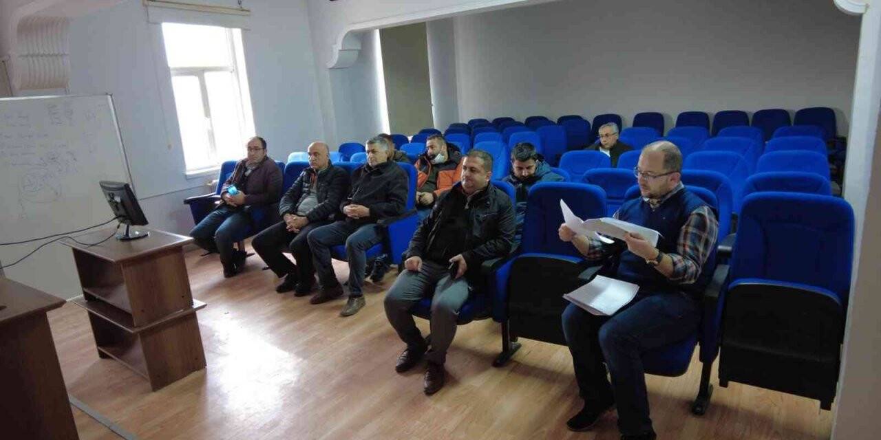 Erzincan’da kedi, köpek ve gelinciklerin kimliklendirilmesi ve kayıt altına alınmasına yönelik uygulama eğitim toplantısı düzenlendi