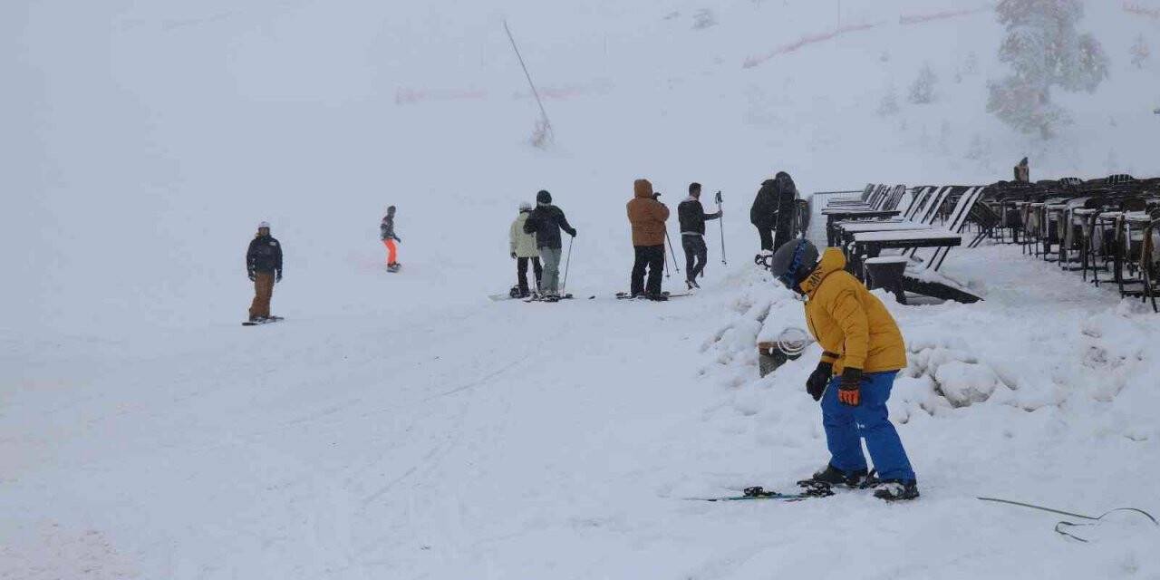 Kartalkaya’da kayak sezonu açıldı