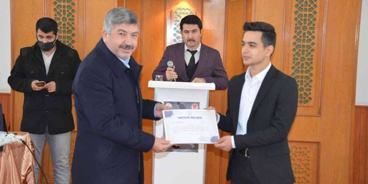 Gediz’de "Genç Hatipler Minberde Hutbe Okuma Yarışması"