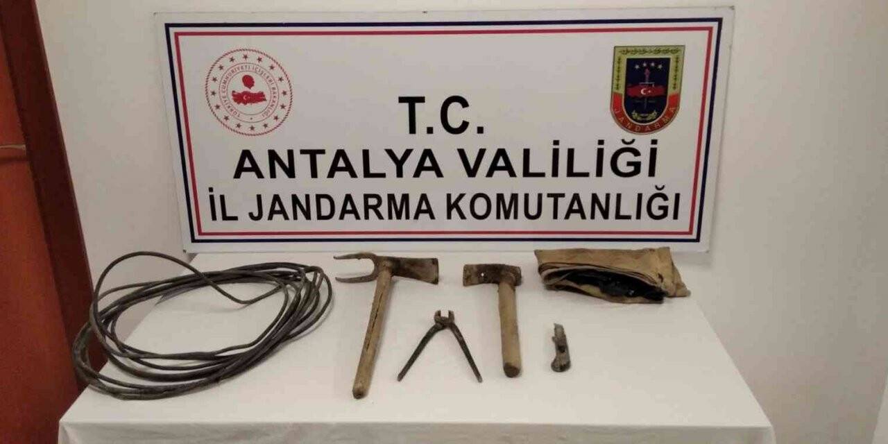 Kablo çalan şahsın üzerinde 5 gram kristal uyuşturucu maddesi ele geçirildi