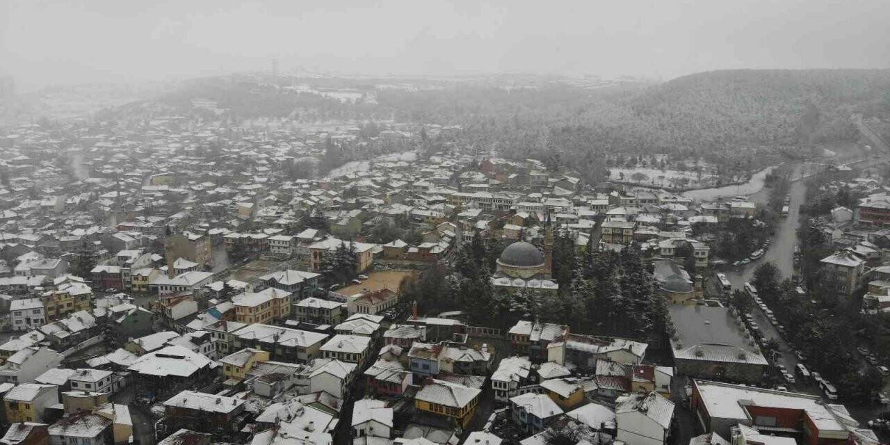 Kar yağışı tarihi Odunpazarı bölgesini beyaz örtüyle süslendi