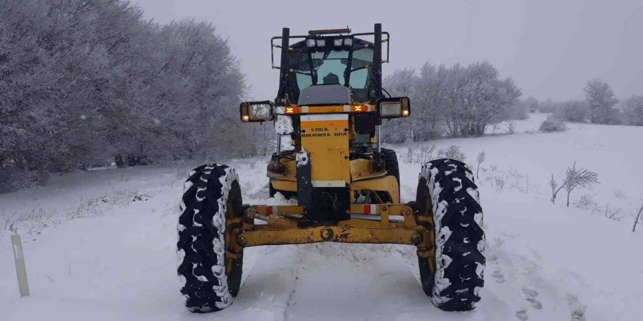 Kar yağışından kapanan yollar açılıyor