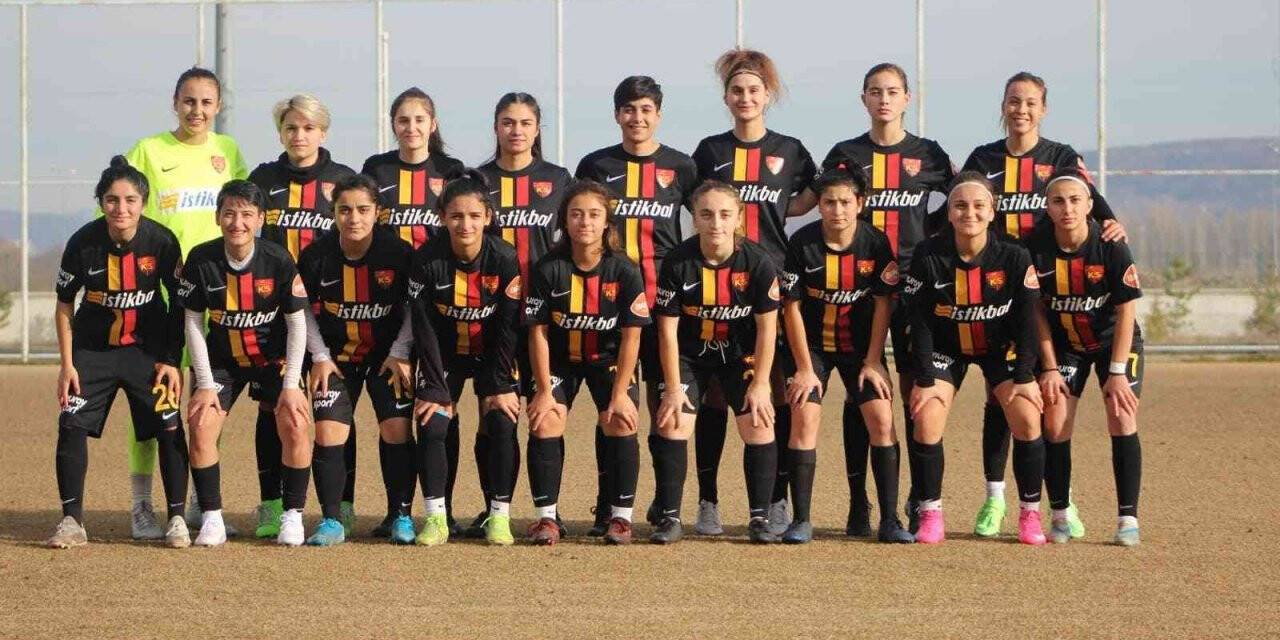 Kayserispor Kadın Futbol takımı ilk maçına çıkıyor