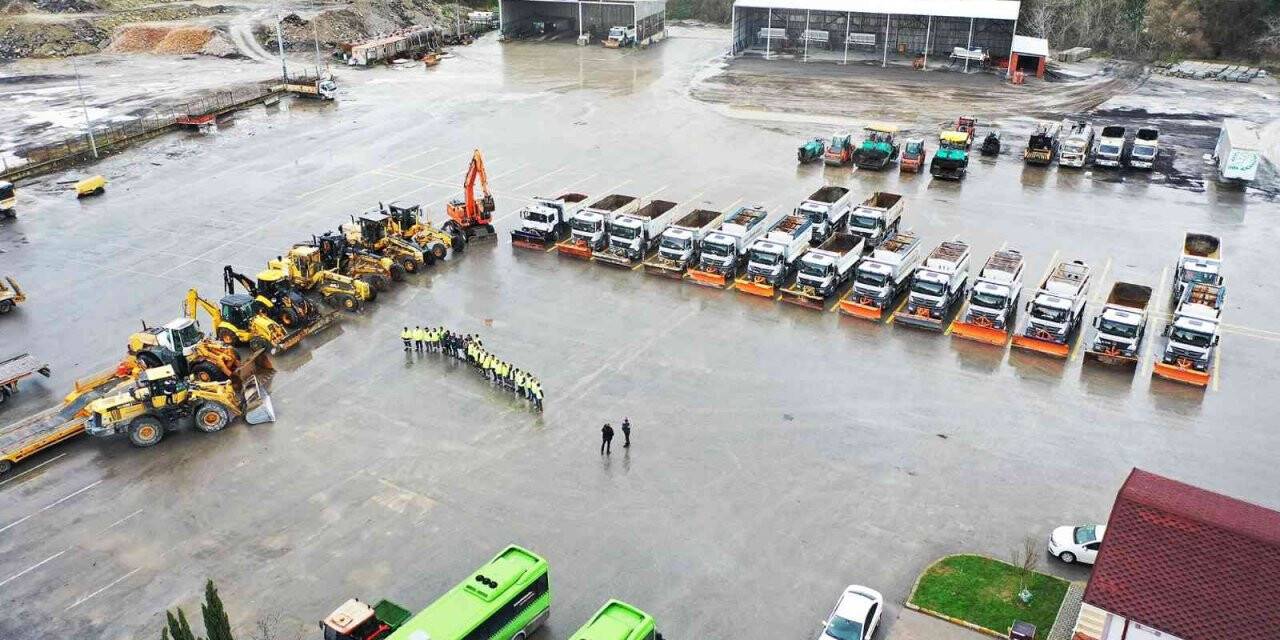 Sakarya Büyükşehir, 52 araç ve 88 personelle karla mücadeleye hazır