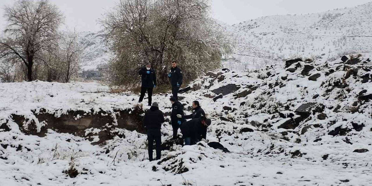Boş arazide erkek cesedi bulundu
