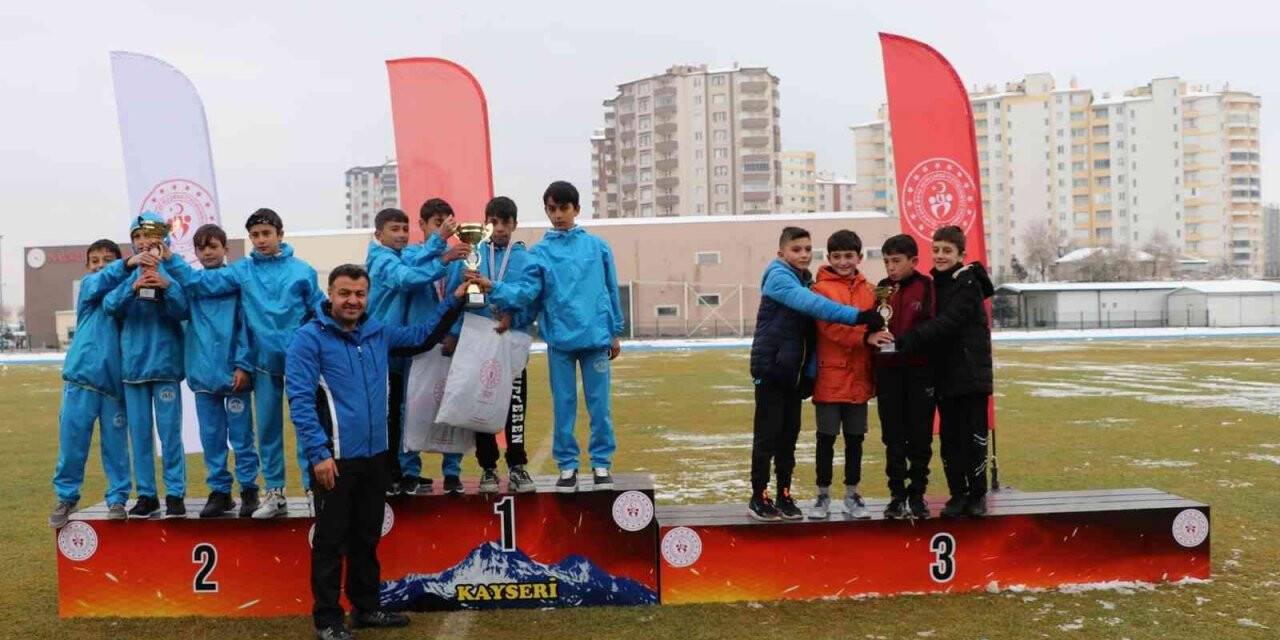 Heyet-i Temsiliye Atletizm Yarışlarının ilk gün müsabakaları sona erdi
