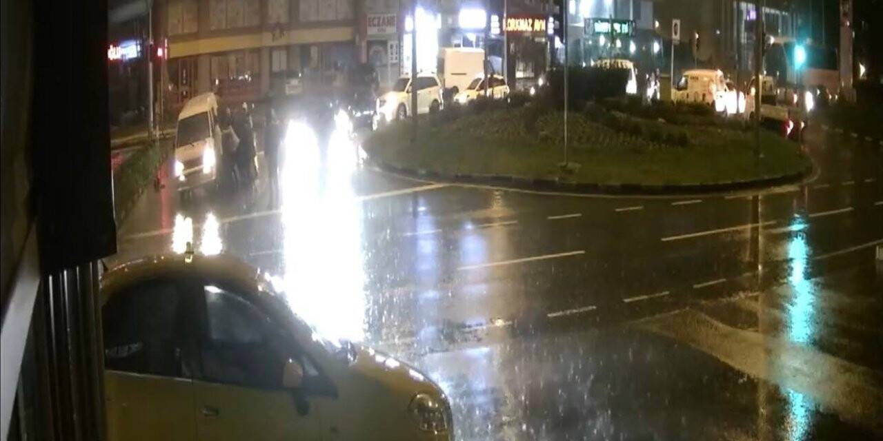 Yemek siparişini götürürken minibüsün altından kaldı: 1 yaralı