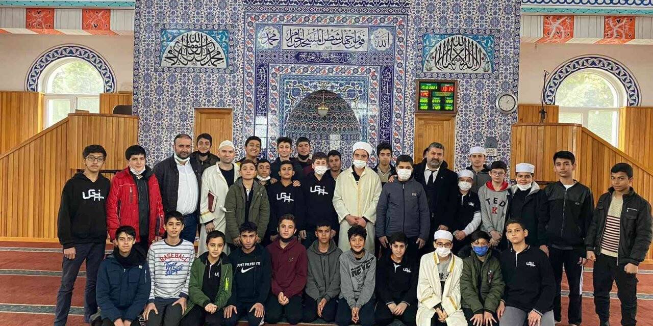 İmam Hatip Lisesi öğrencileri camide cemaatle buluştu