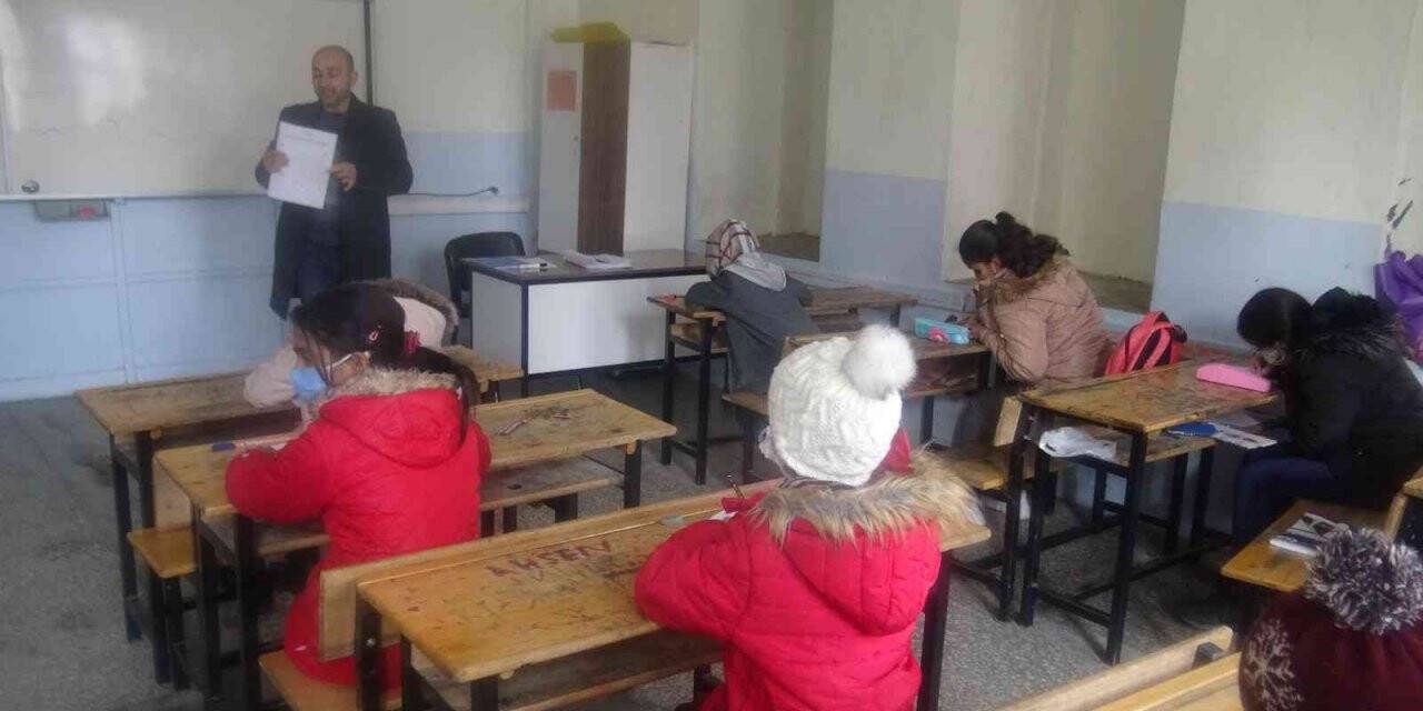 Gercüş’te ’Kitap Kurdu’ yarışması düzenlendi