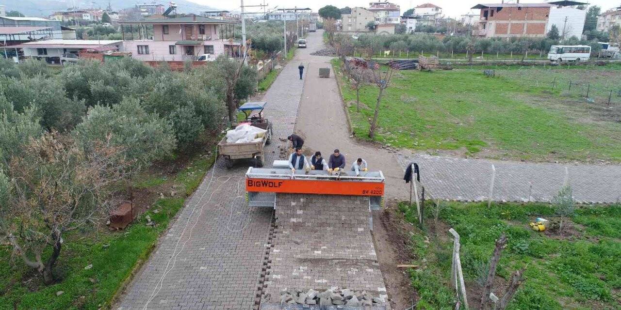Sart Mahallesinde yollara parke taşı döşendi
