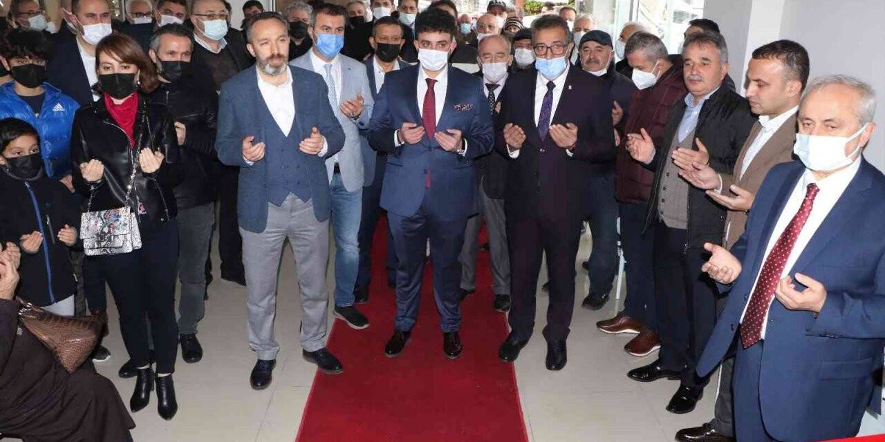 Prof. Dr. Yusuf Demir’in oğlunun iş yeri dualarla açıldı