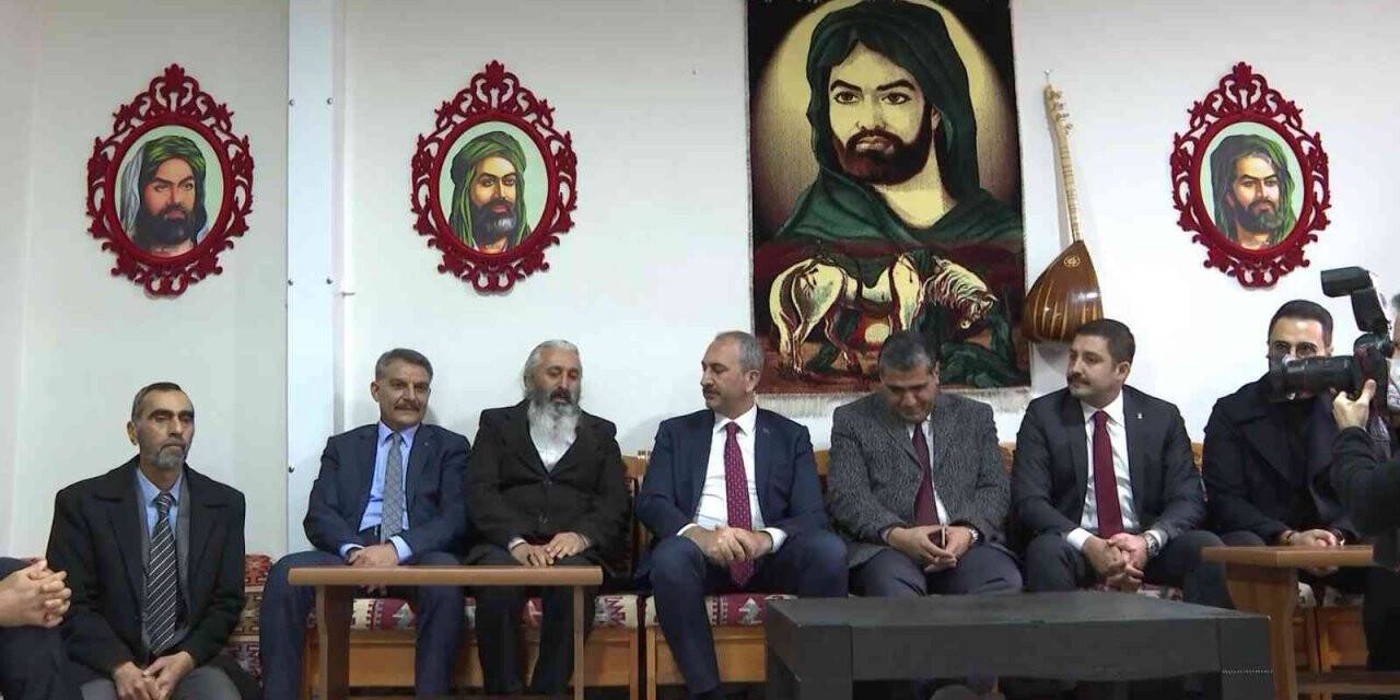 Adalet Bakanı Gül cemevini ziyaret etti: “Biz hep birlikte Türkiye’yiz”