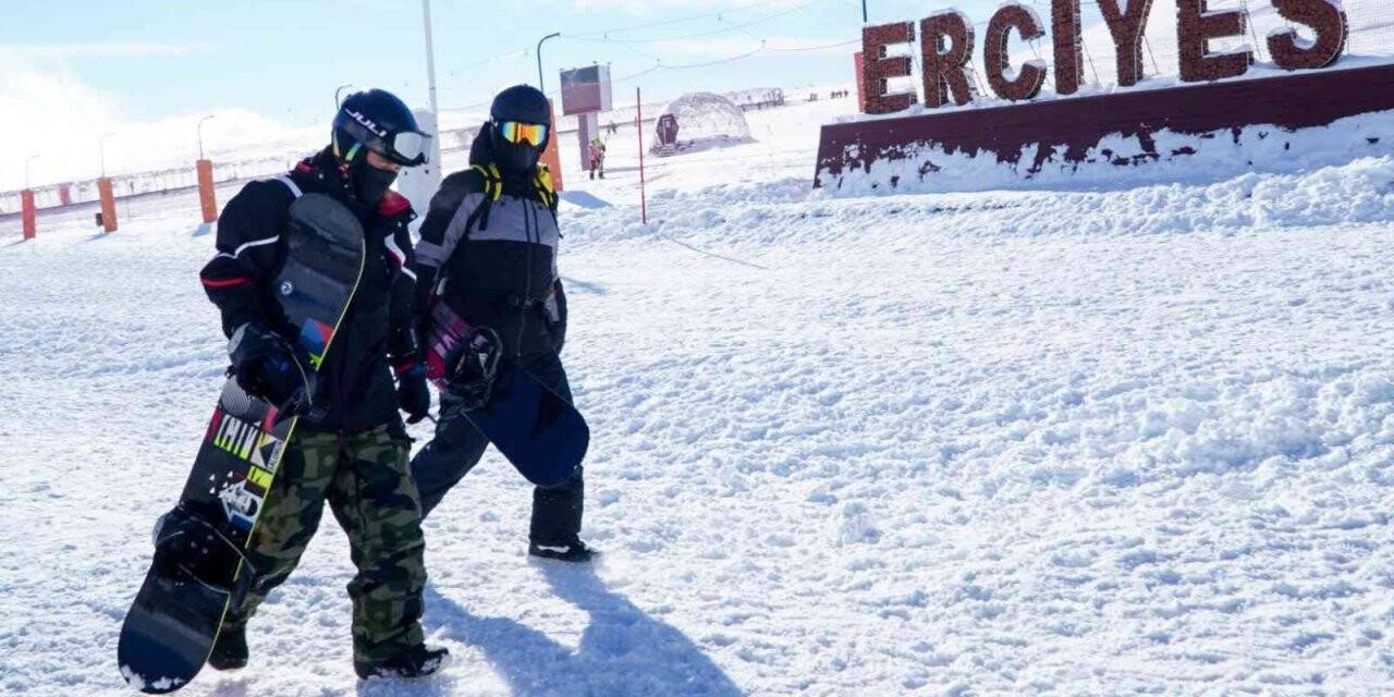 Erciyes’te kayak sezonu açıldı