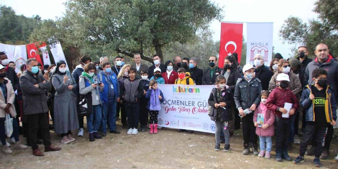 Bodrum’da 200 göçmen, antik kenti gezdi