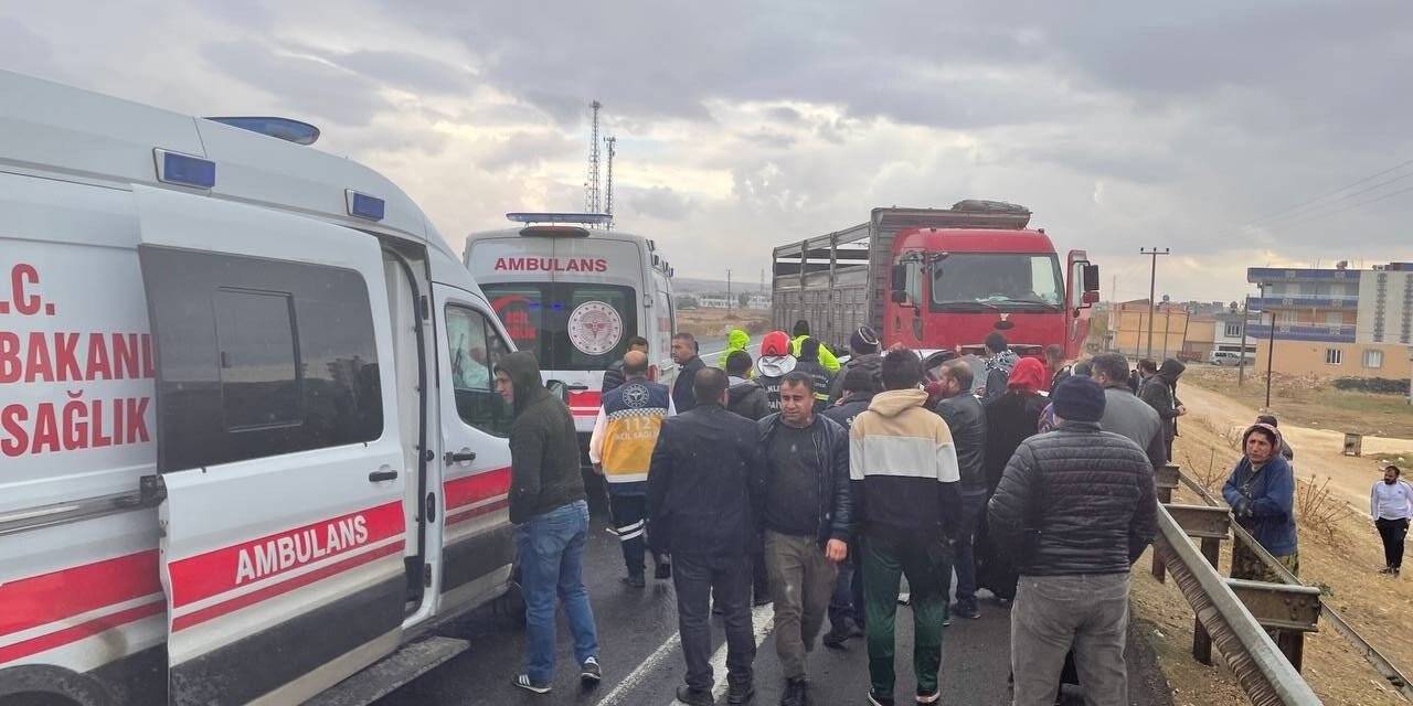Kamyon ile otomobil çarpıştı: 6 yaralı
