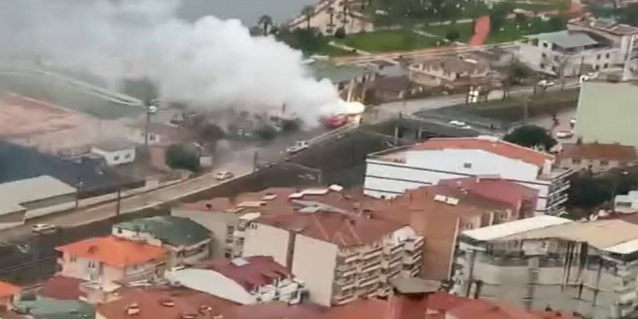 Kocaeli’de otomobil cayır cayır yandı