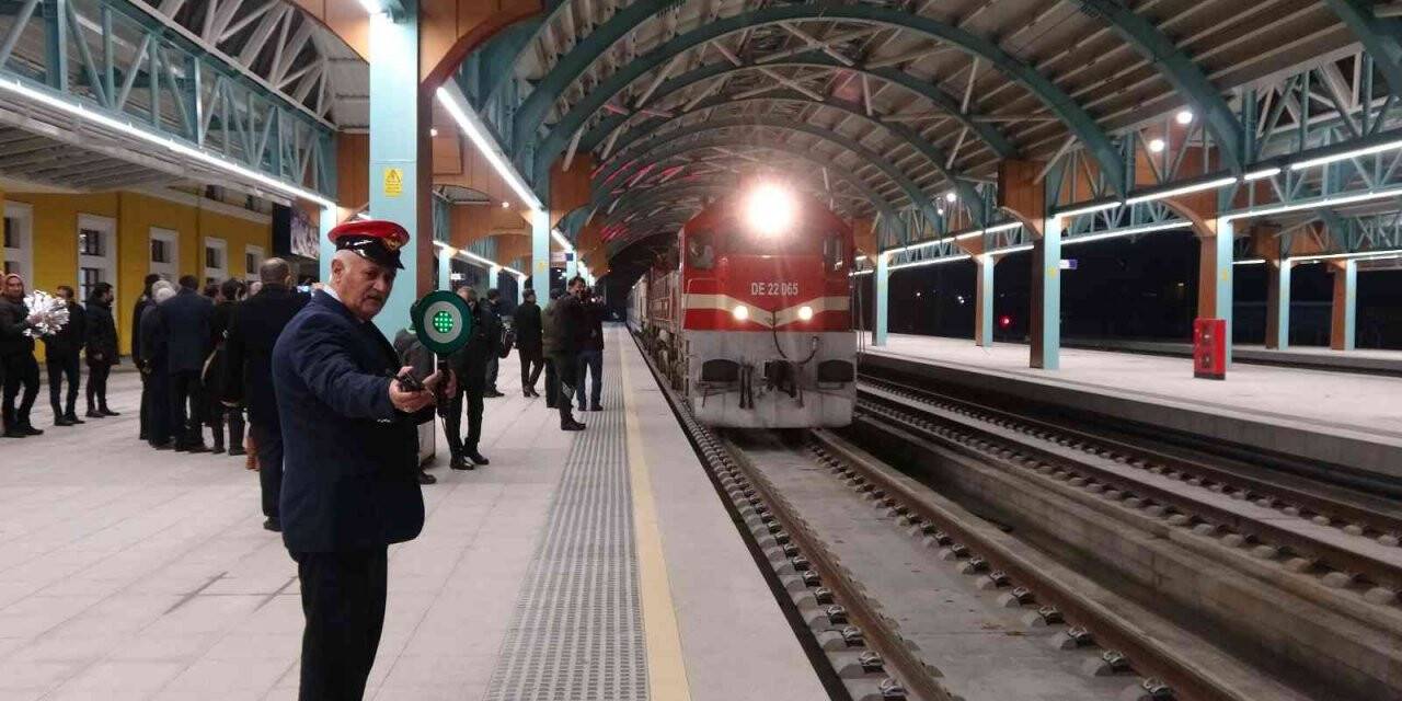 Doğu Ekspres’ine soğuk Sivas’ta sıcak karşılama