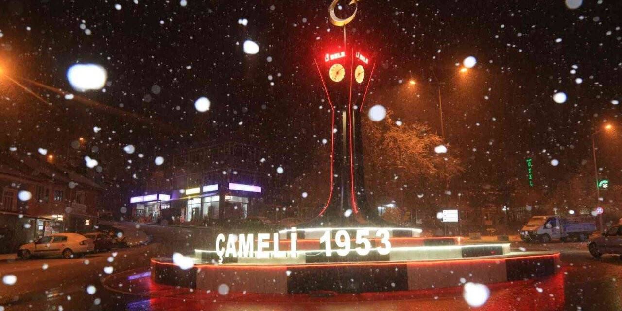 Denizli kent merkezine beklenen ilk kar düştü