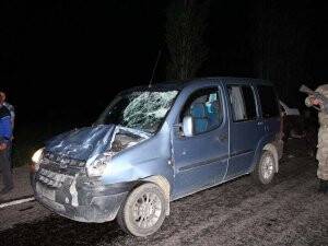 OTOMOBİL EŞEĞE ÇARPTI: 1 ÖLÜ